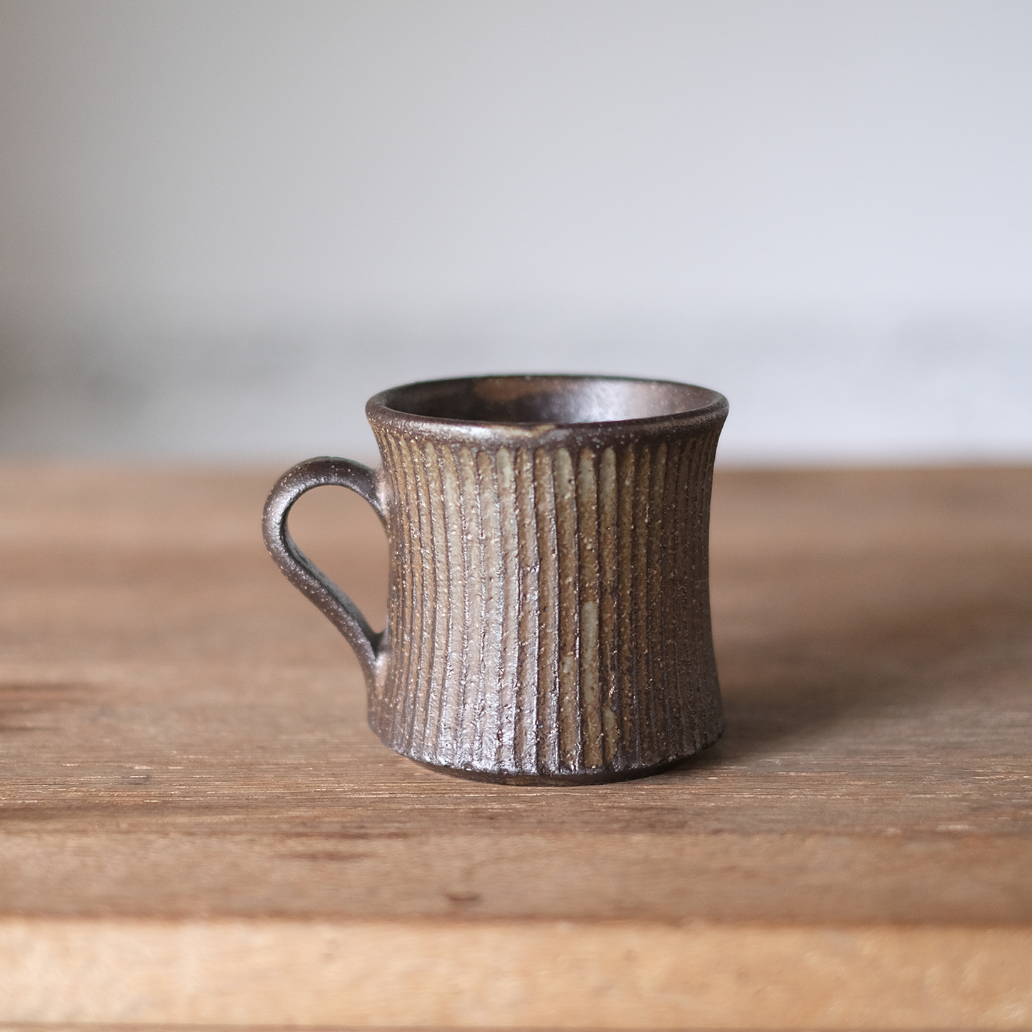 しのぎマグカップ(茶)