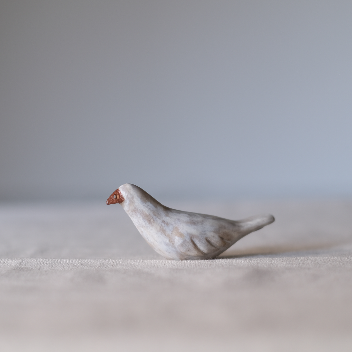 どうぶつのオブジェ くわえる小鳥【A】