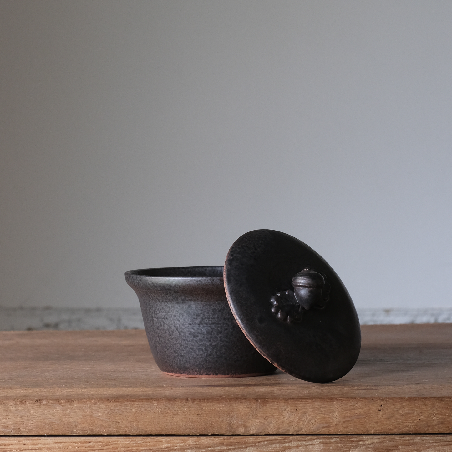 【石渡磨美 × ACOPOTTERY ふたり展】どんぐり耐火ココット小鍋 黒錆