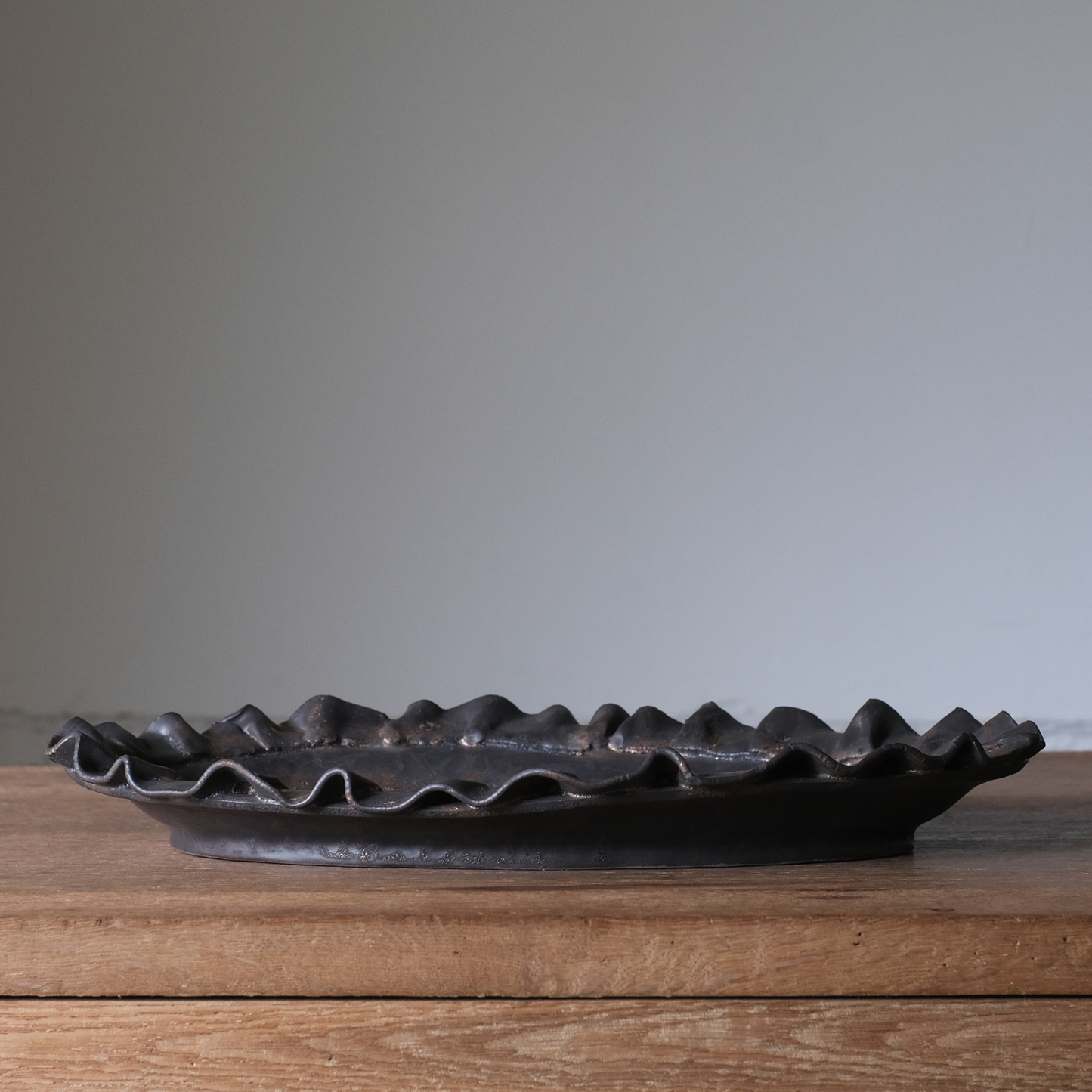 【石渡磨美 × ACOPOTTERY ふたり展】フリルプレート L 黒唐金