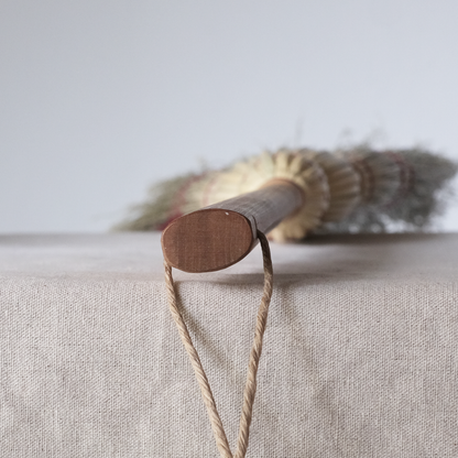 米澤ほうき工房：手箒　糸：赤