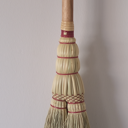 米澤ほうき工房：はたき箒　糸：赤