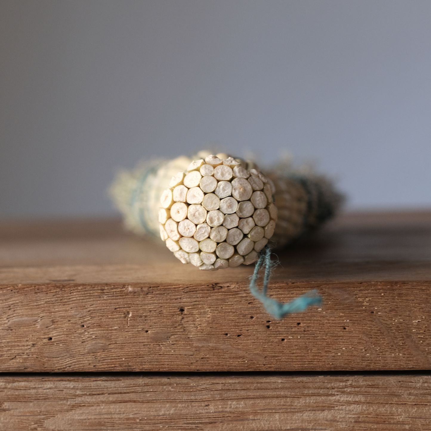 米澤ほうき工房：荒神箒　糸：ターコイズ