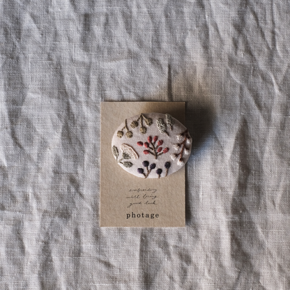 刺繍ブローチ　ドライフラワー