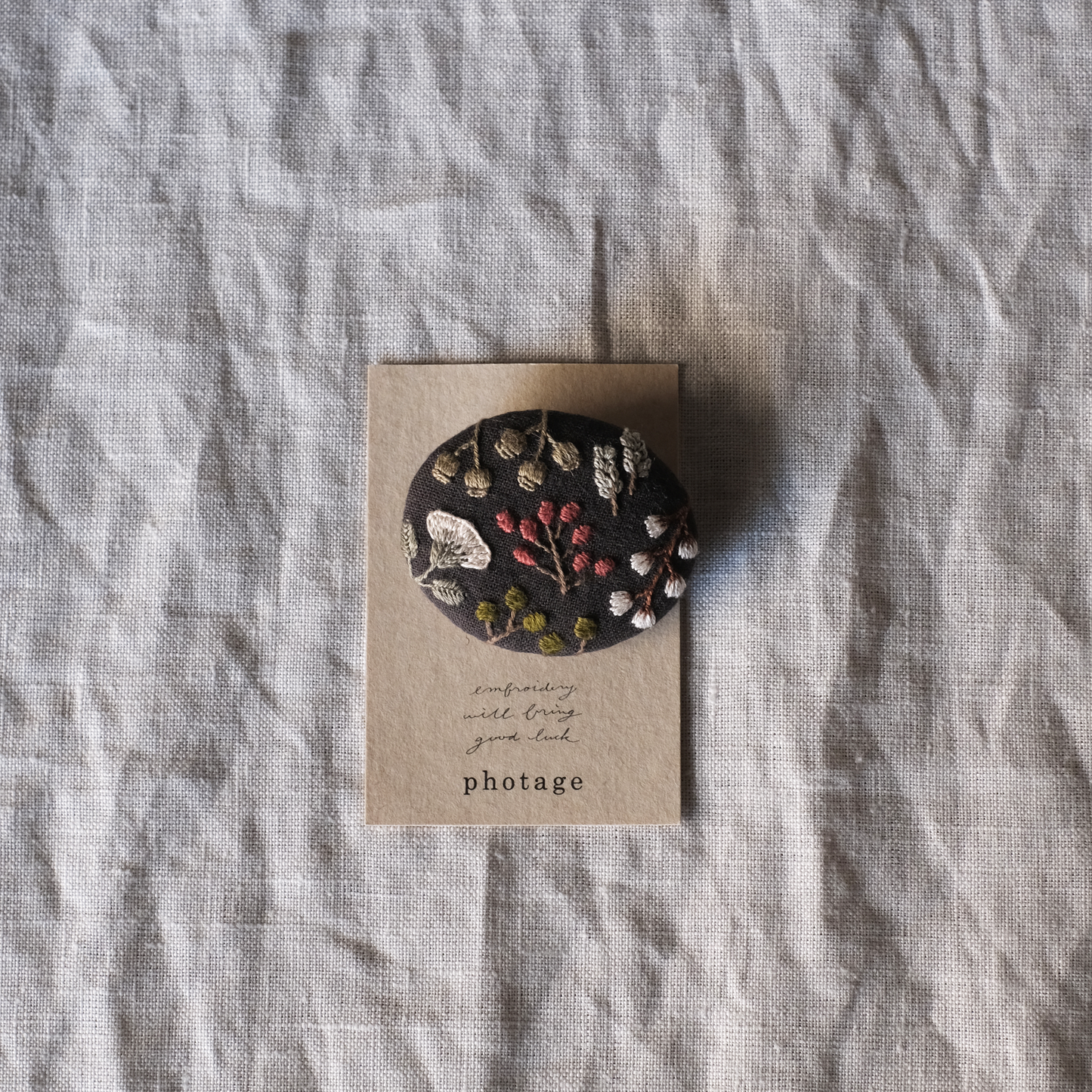 刺繍ブローチ　ドライフラワー