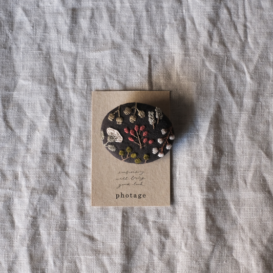 刺繍ブローチ　ドライフラワー