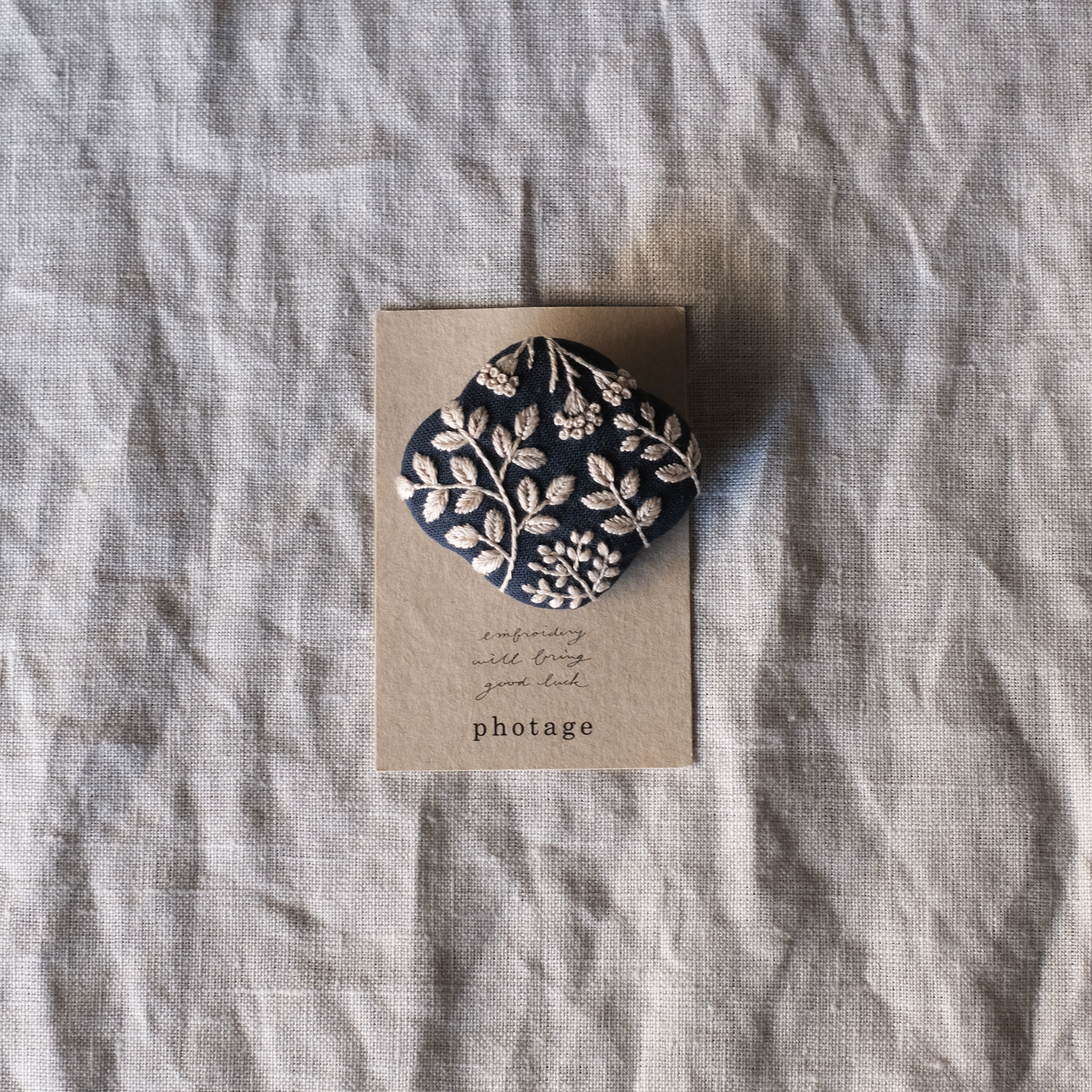 刺繍ブローチ　瑞々