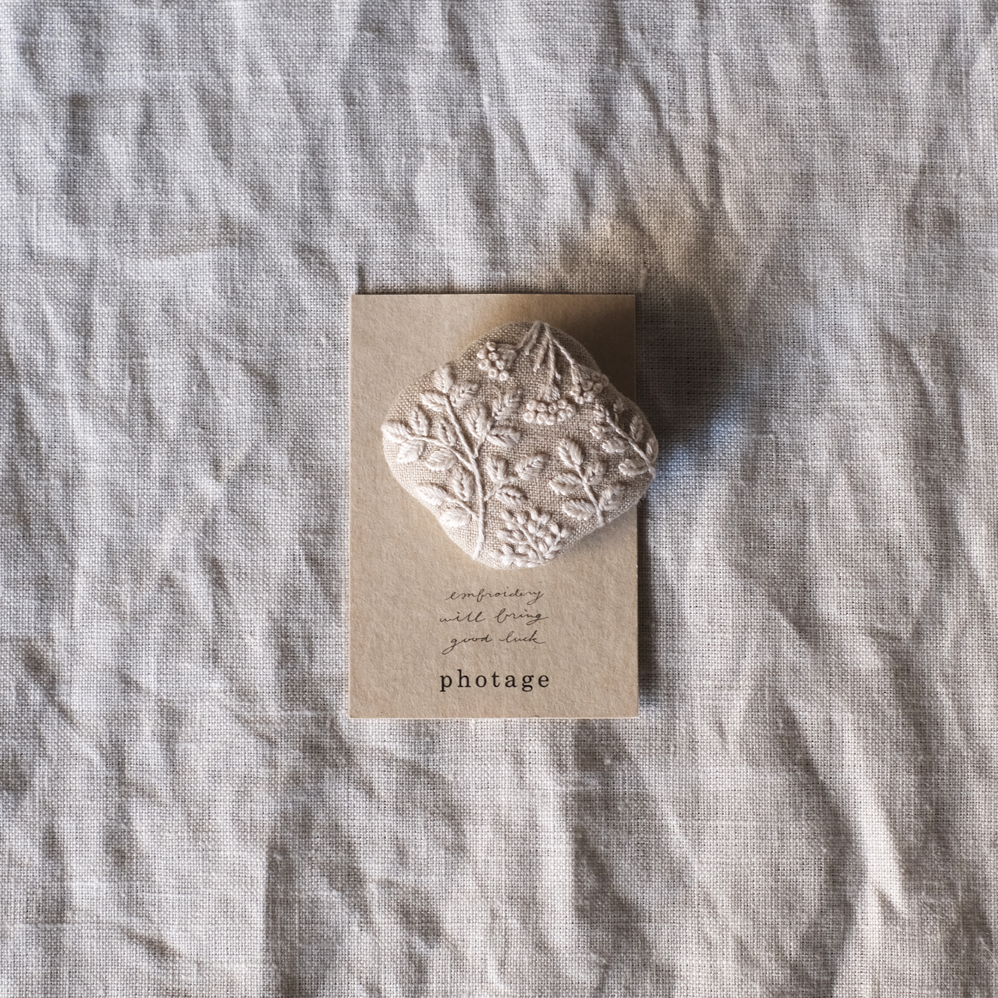 刺繍ブローチ　瑞々