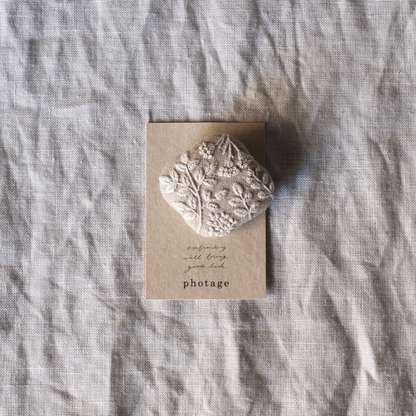 刺繍ブローチ　瑞々