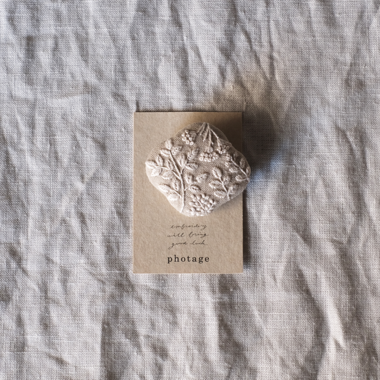 刺繍ブローチ　瑞々