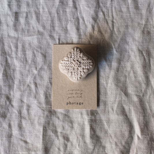 刺繍ブローチ　ひとつ星