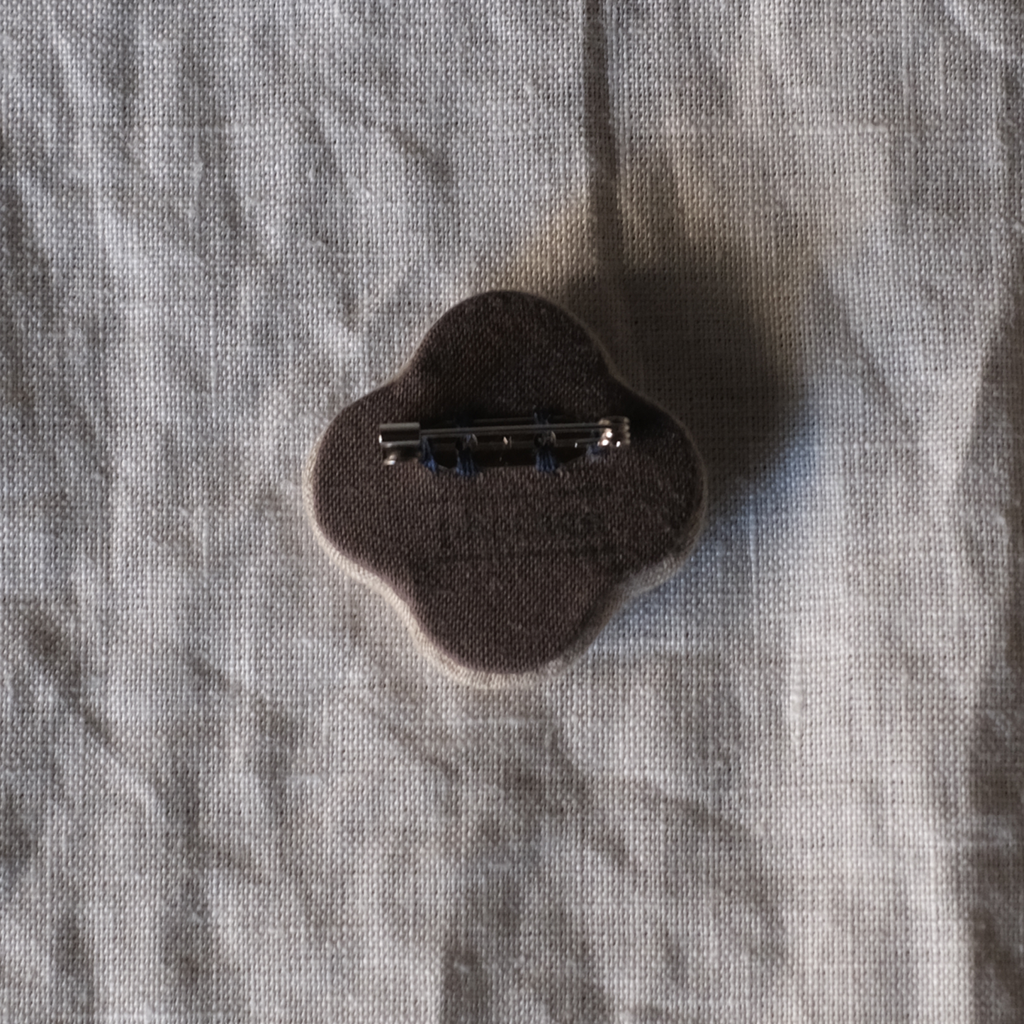 刺繍ブローチ　ひとつ星