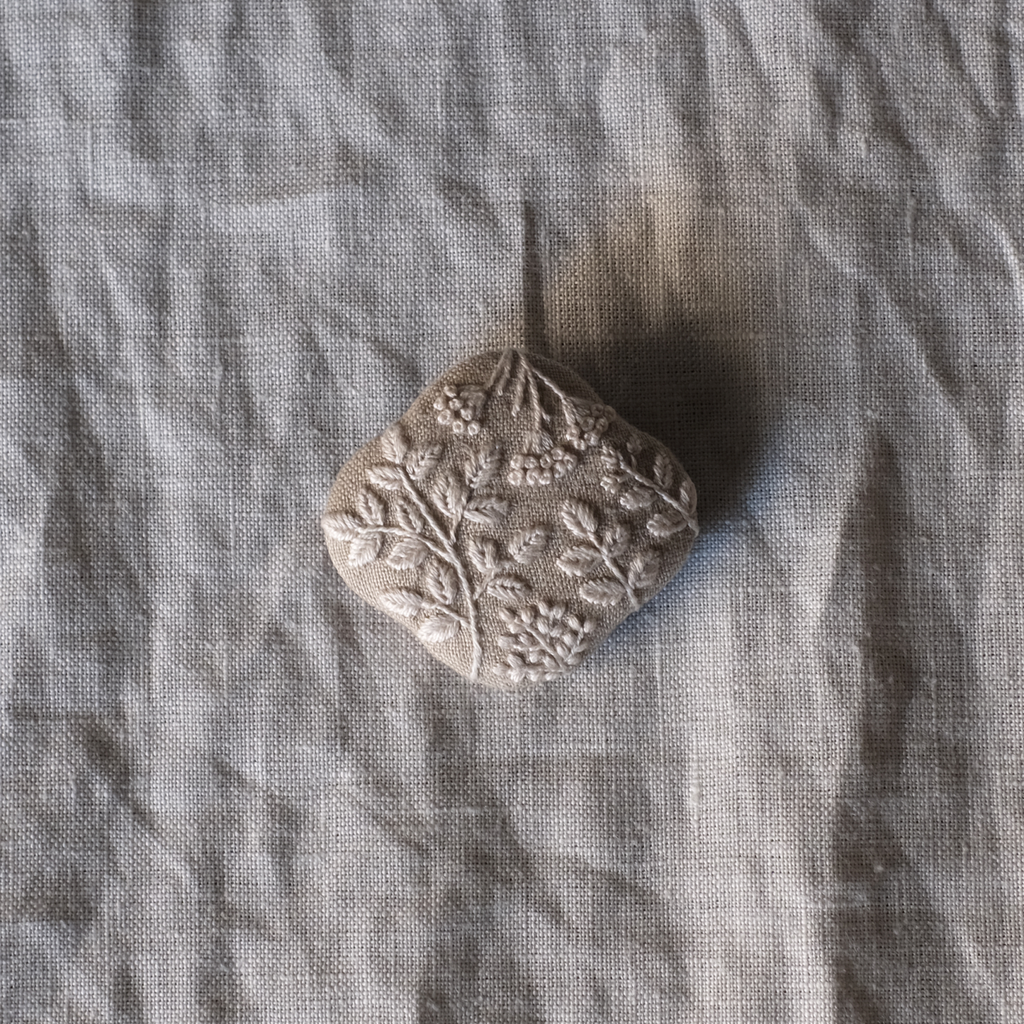 刺繍ブローチ　瑞々