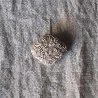 刺繍ブローチ　瑞々