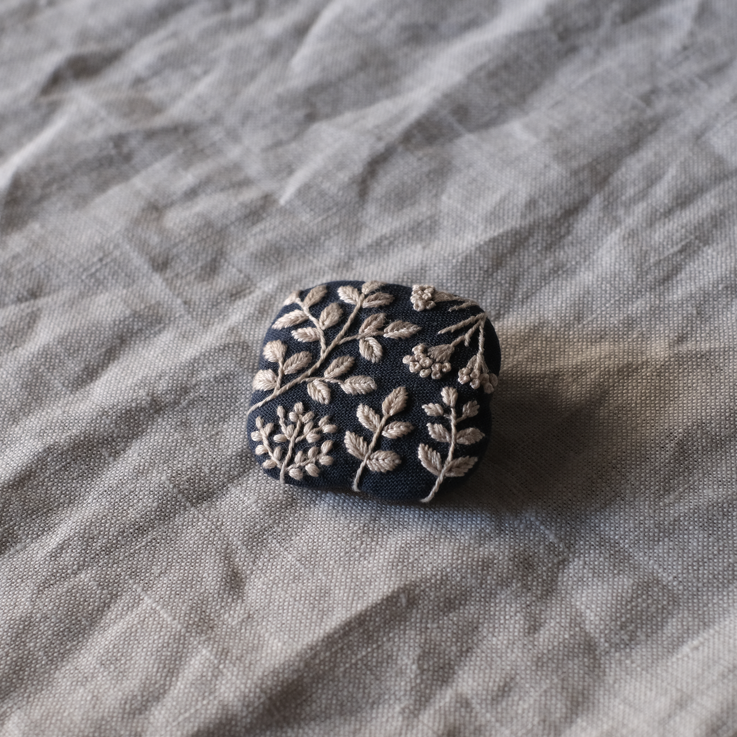 刺繍ブローチ　瑞々