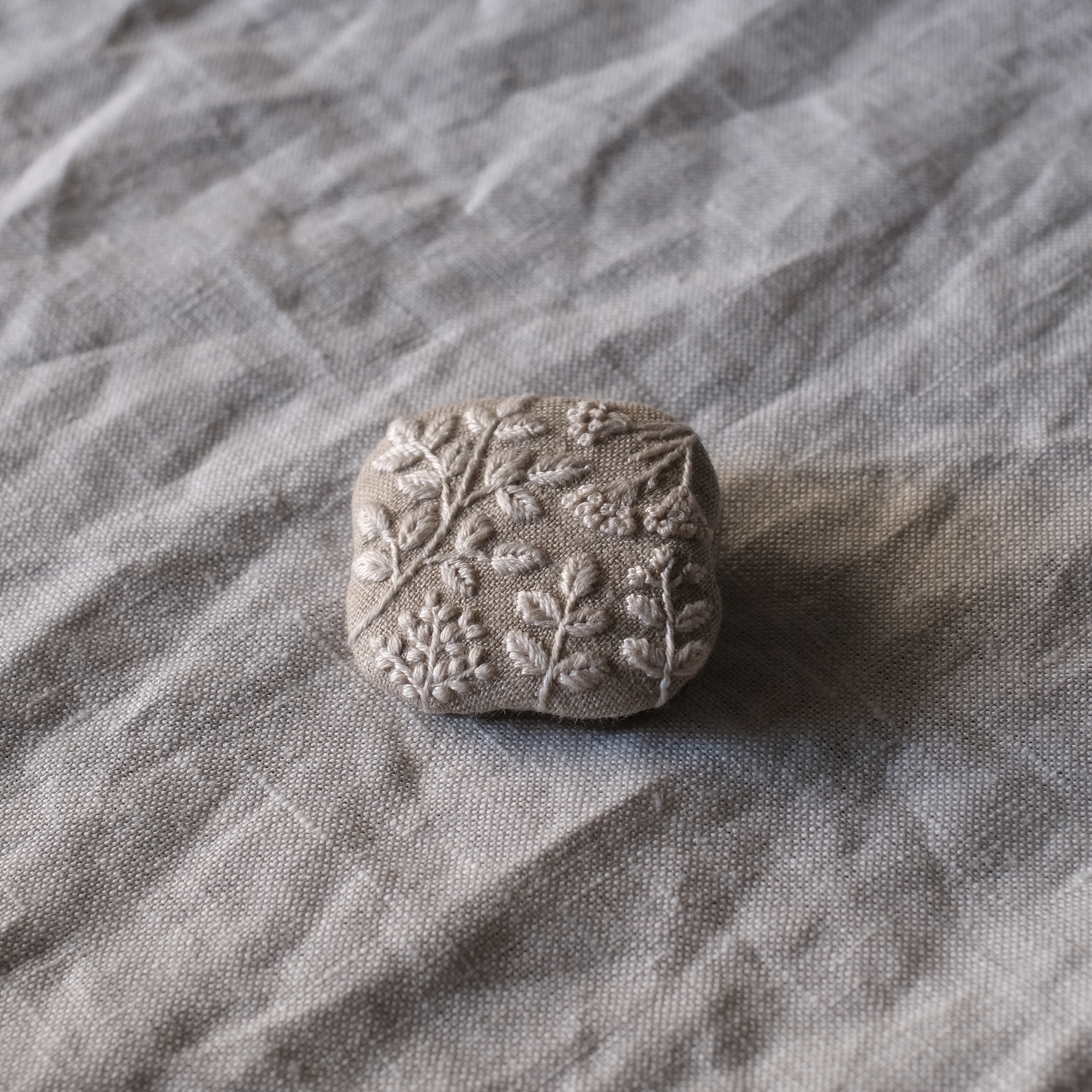 刺繍ブローチ　瑞々