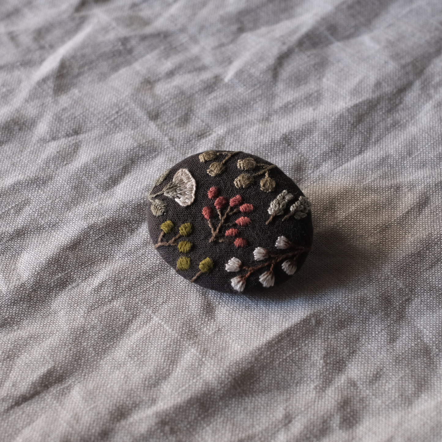 刺繍ブローチ　ドライフラワー