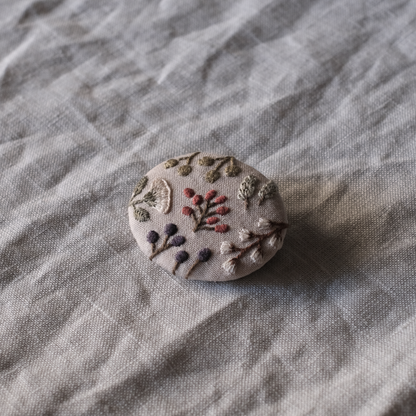 刺繍ブローチ　ドライフラワー