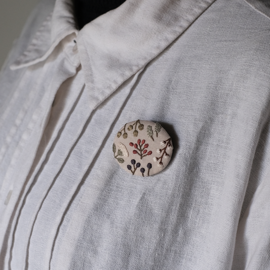 刺繍ブローチ　ドライフラワー