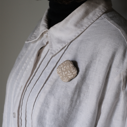 刺繍ブローチ　瑞々