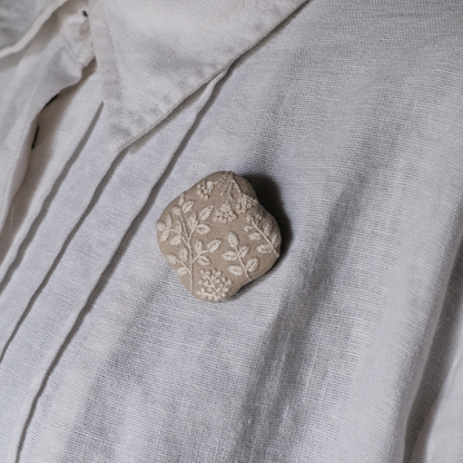 刺繍ブローチ　瑞々