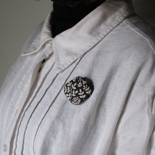 刺繍ブローチ　瑞々