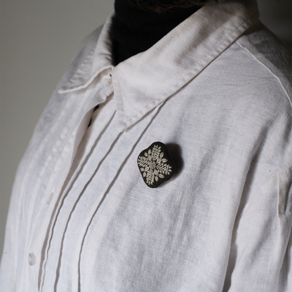 刺繍ブローチ　ひとつ星