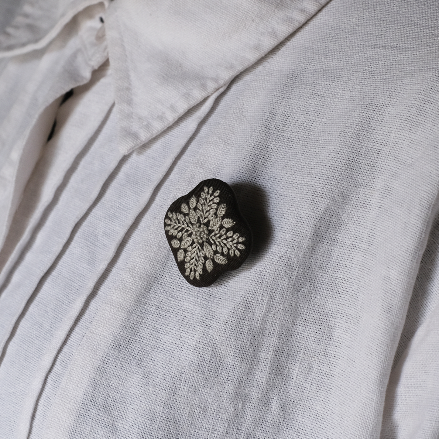 刺繍ブローチ　ひとつ星