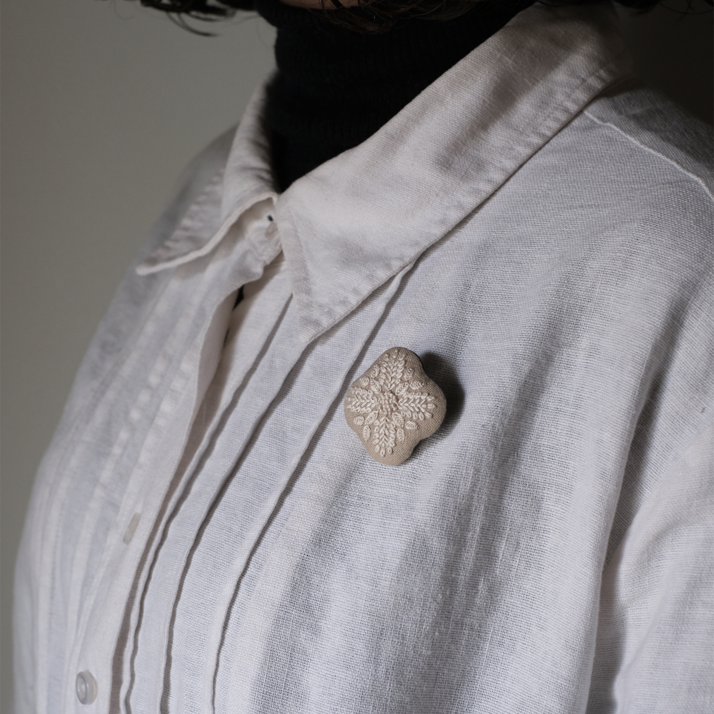 刺繍ブローチ　ひとつ星