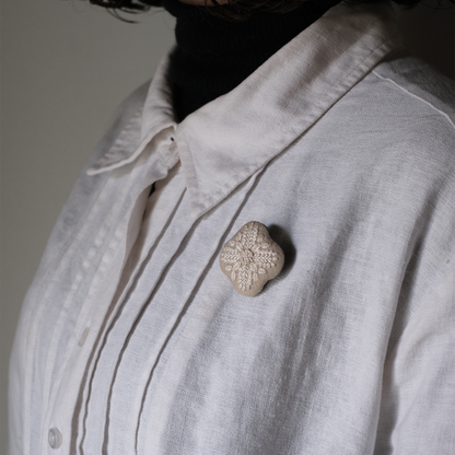 刺繍ブローチ　ひとつ星