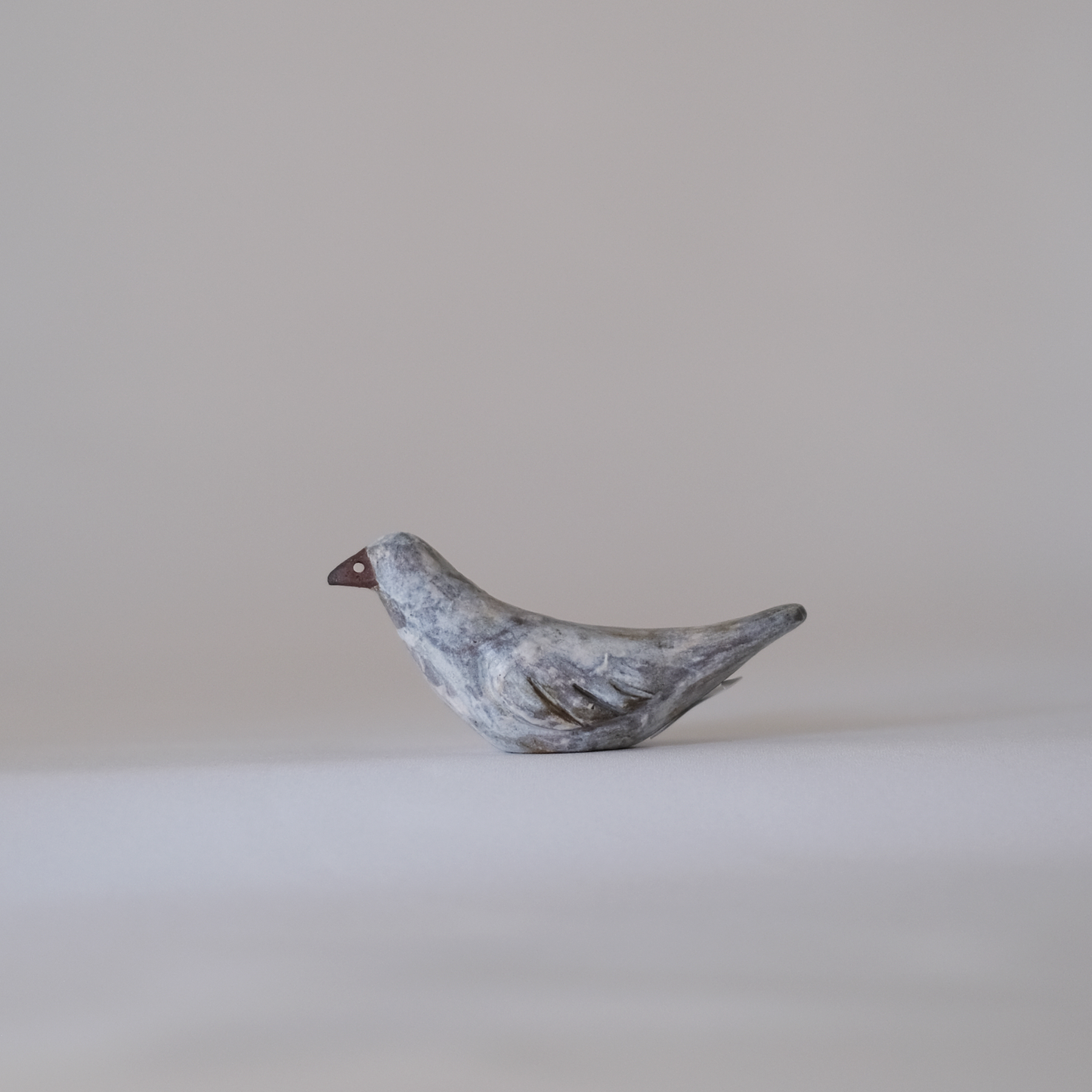 どうぶつのオブジェ　くわえる小鳥