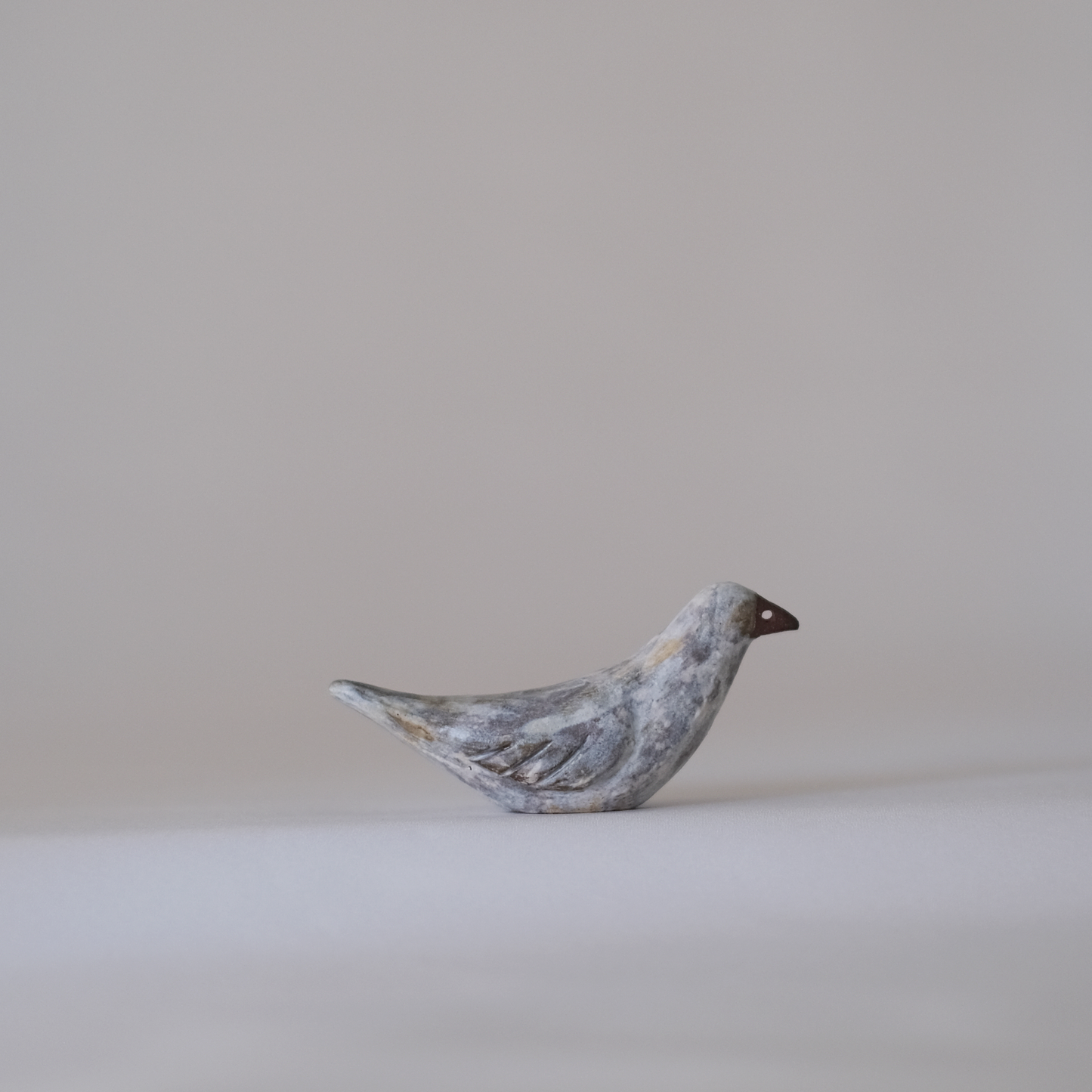 どうぶつのオブジェ　くわえる小鳥