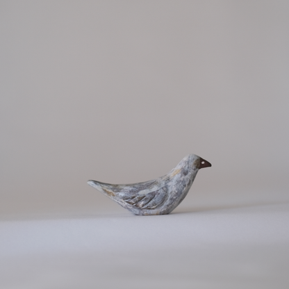 どうぶつのオブジェ　くわえる小鳥