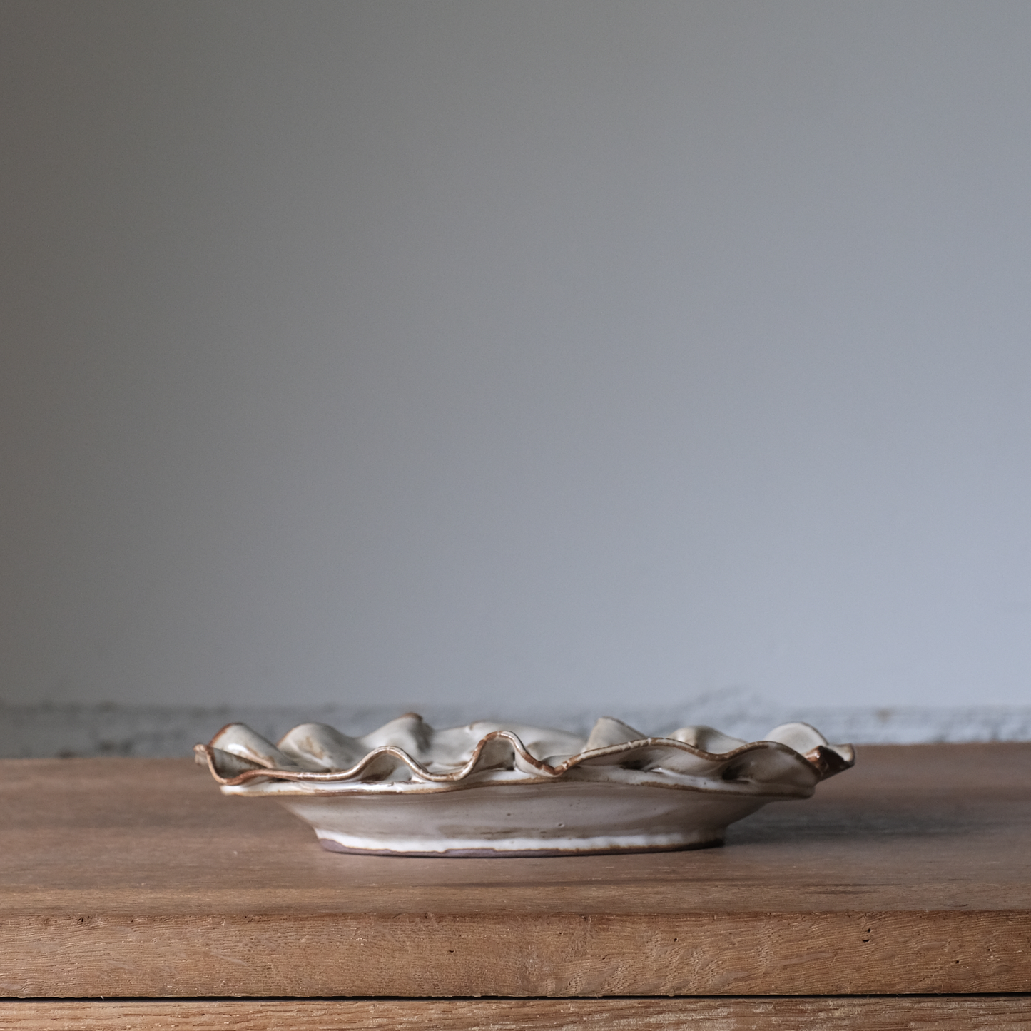 【石渡磨美 × ACOPOTTERY ふたり展】フリルプレート Ｍ-1 白