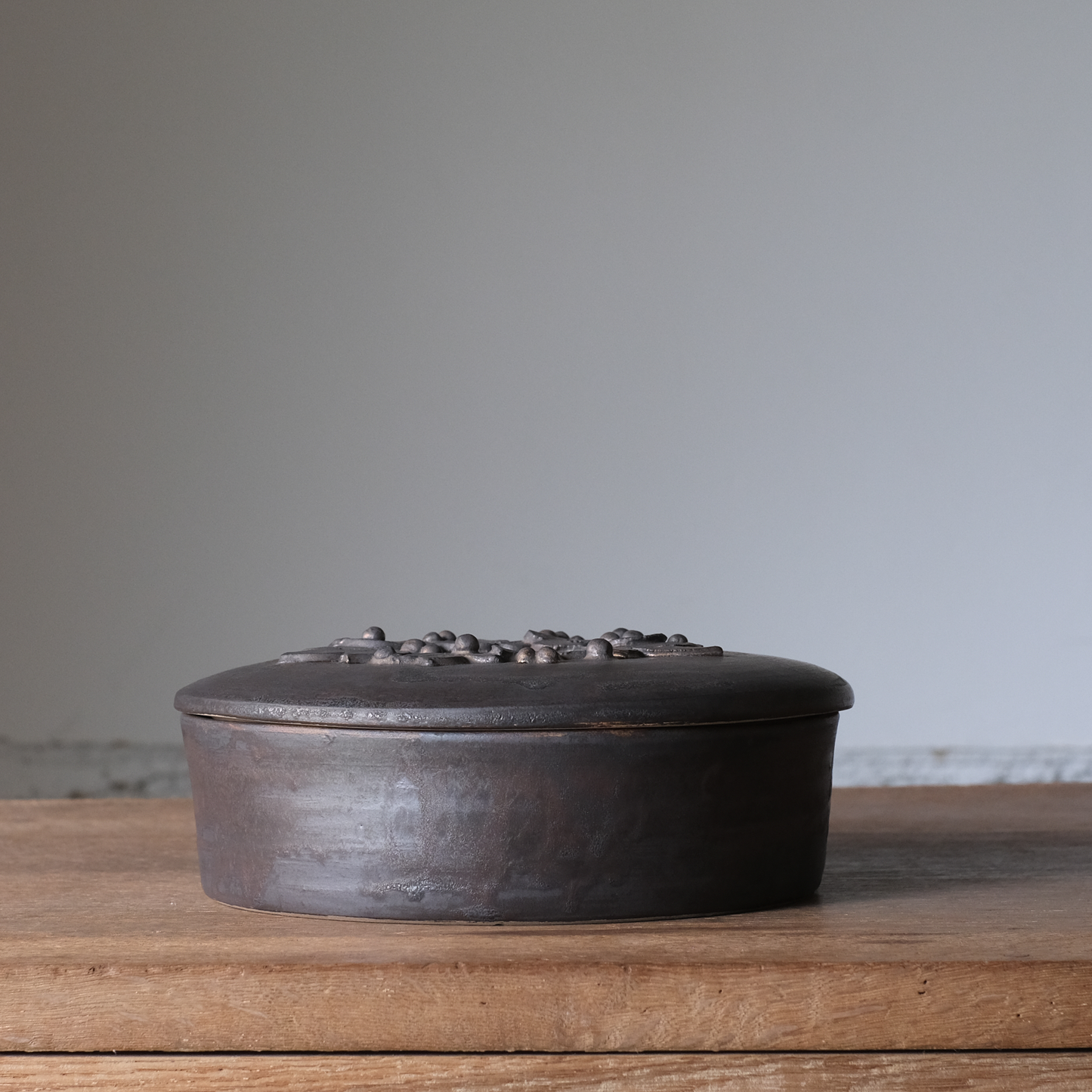 【石渡磨美 × ACOPOTTERY ふたり展】蓋付銅鑼鉢　黒唐金
