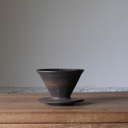 【石渡磨美 × ACOPOTTERY ふたり展】コーヒードリッパー　黒唐金