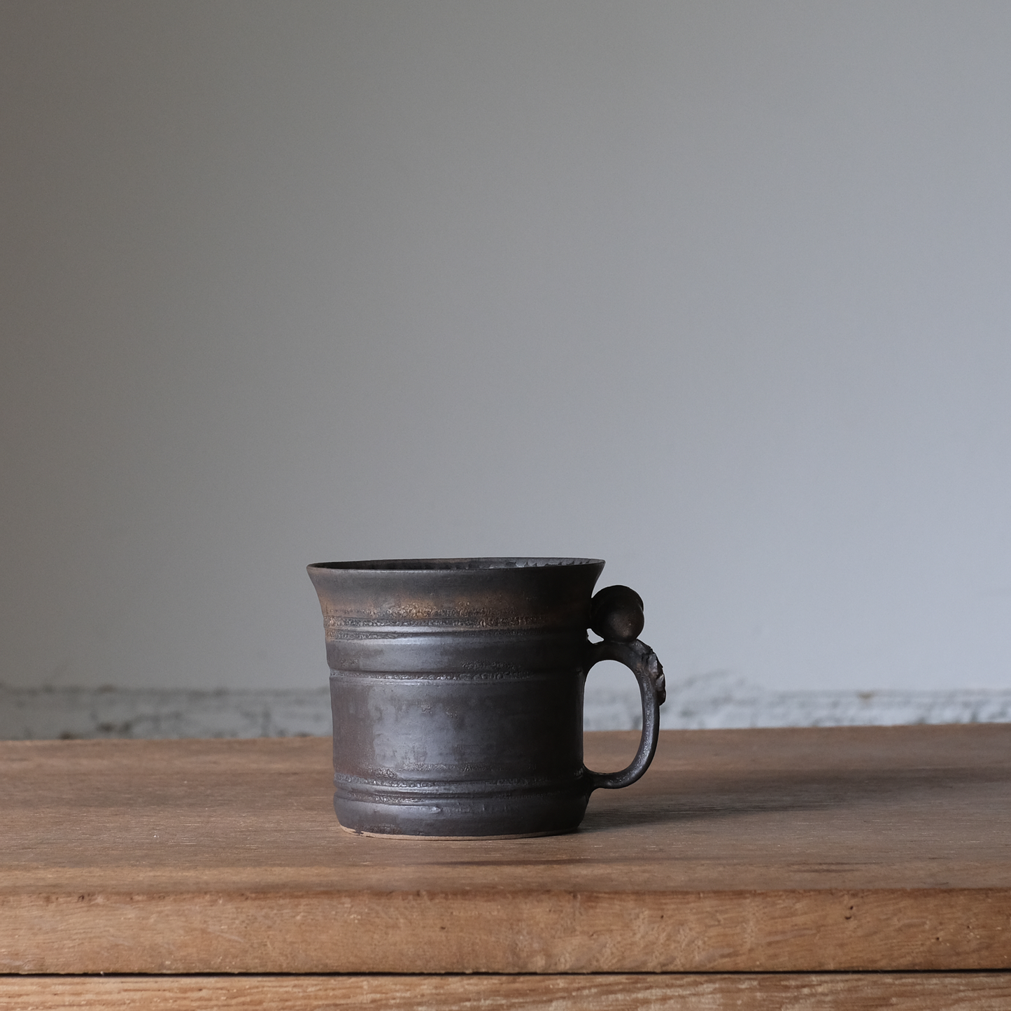 【石渡磨美 × ACOPOTTERY ふたり展】どんぐりマグ 黒唐金