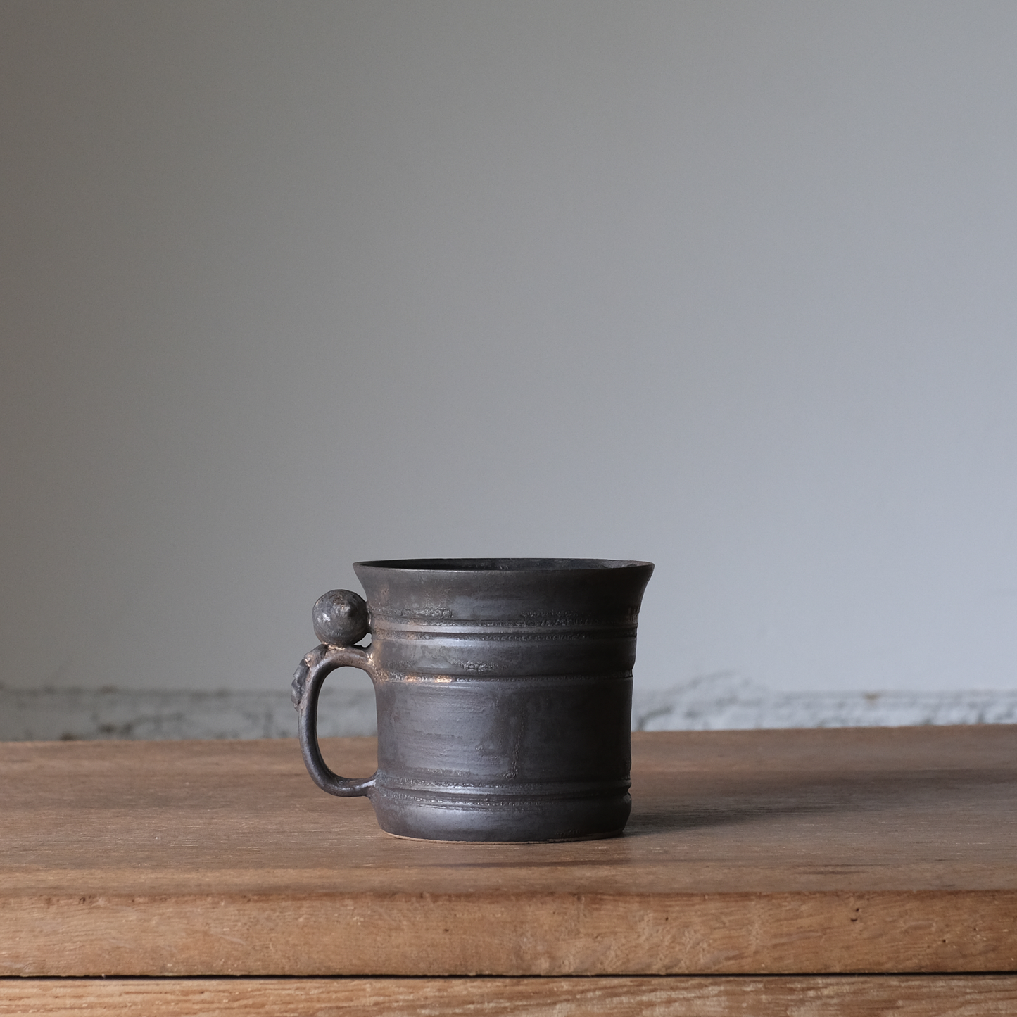 【石渡磨美 × ACOPOTTERY ふたり展】どんぐりマグ 黒唐金