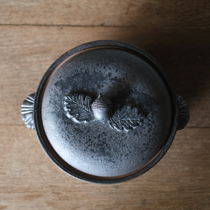 【石渡磨美 × ACOPOTTERY ふたり展】6号土鍋 どんぐり仕様　黒錆