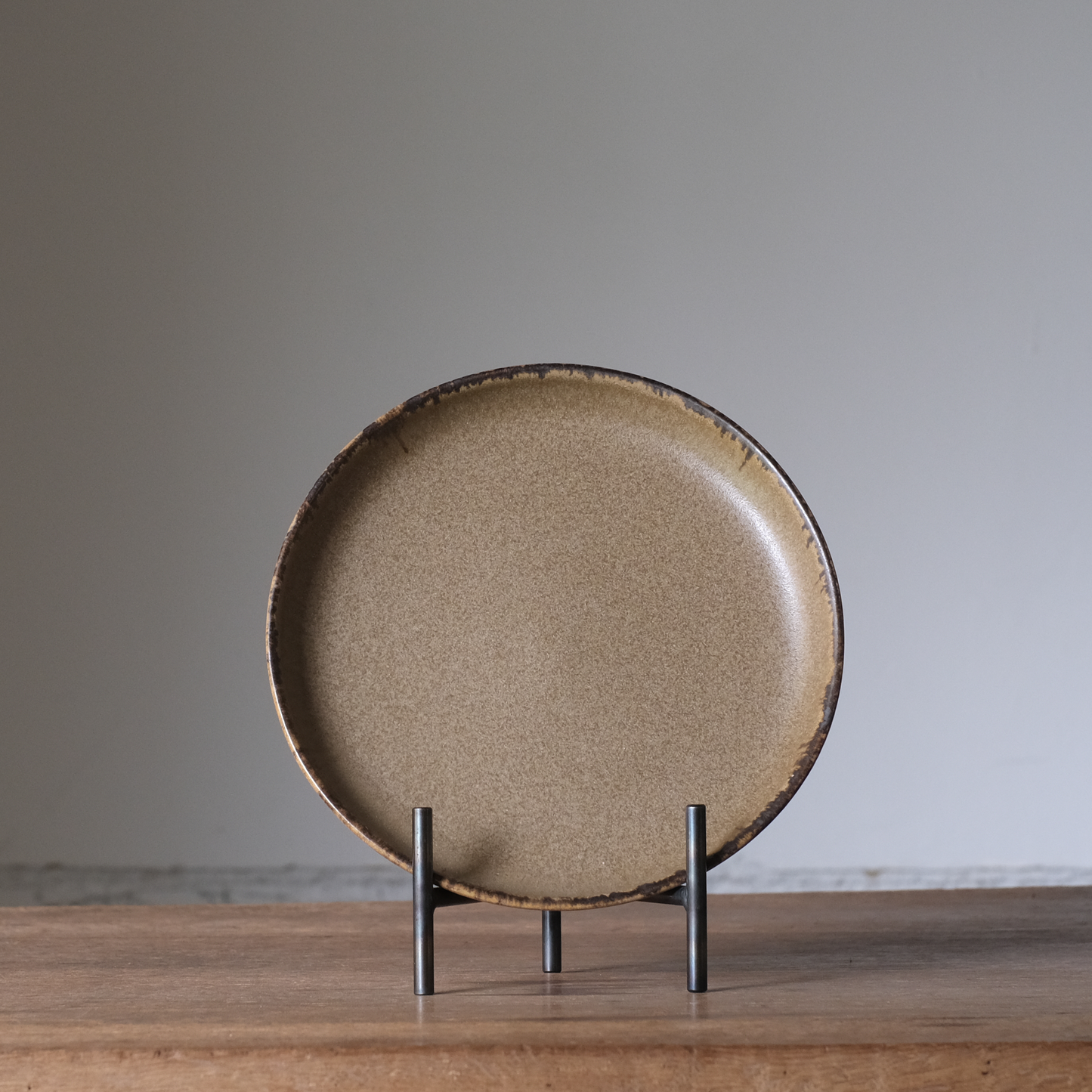 【石渡磨美 × ACOPOTTERY ふたり展】プレート平 M 茶
