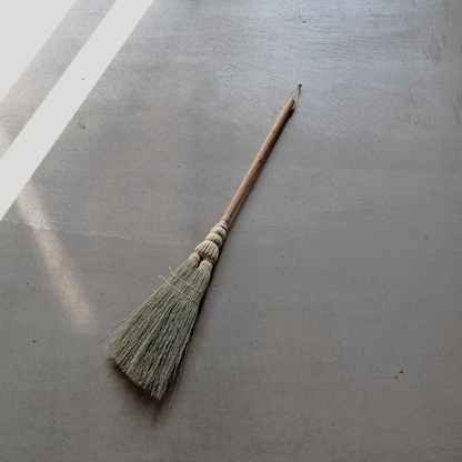 米澤ほうき工房：はたき箒　糸：白