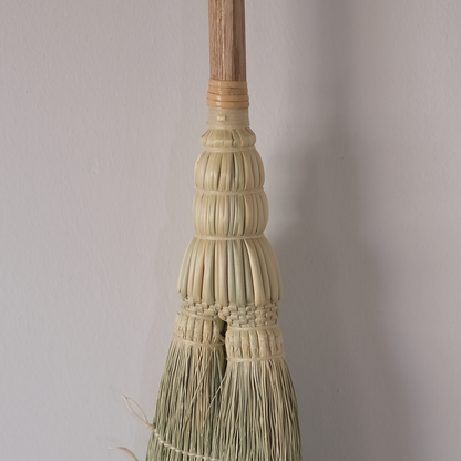 米澤ほうき工房：はたき箒　糸：白